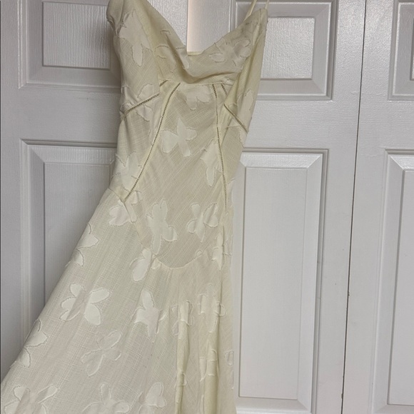 House of CB Seren Vintage Cream Floral Lace Back Maxi Dress - Picture 8 of 9